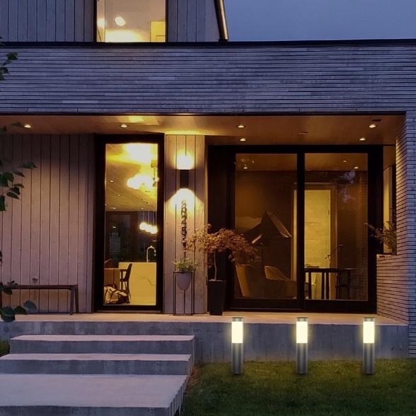 Đèn LED Hình Trụ Chống Thấm Nước Sử Dụng Năng Lượng Mặt Trời Trang Trí Sân Vườn