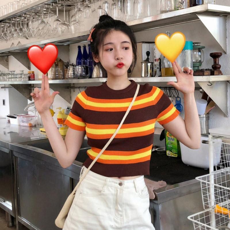 Áo thun tay ngắn hoạ tiết kẻ sọc thiết kế đơn giản dễ phối đồ