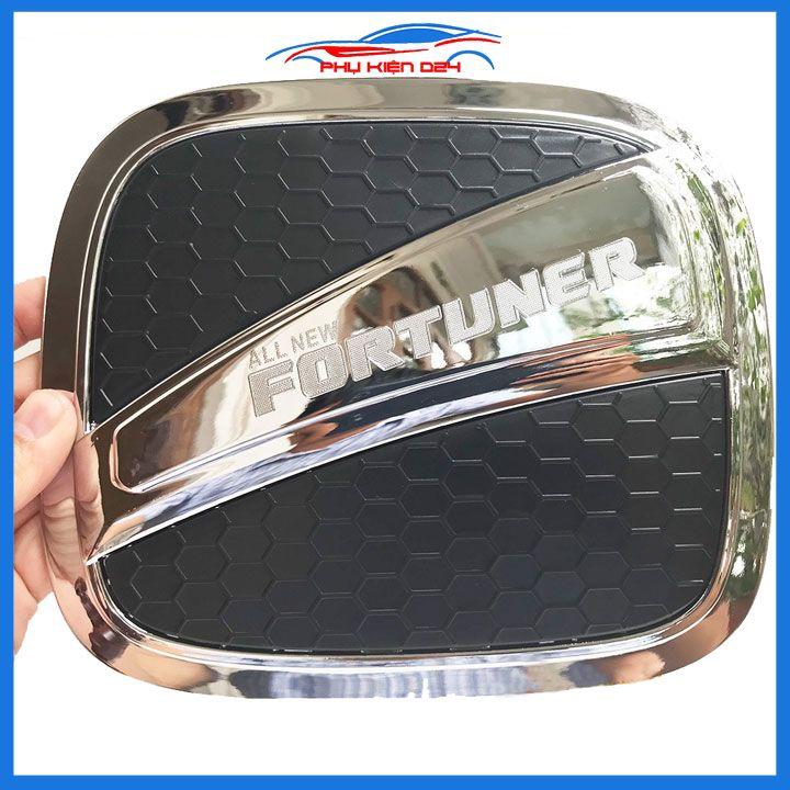 Ốp nắp bình xăng Fortuner 2017-2018-2019-2020-2021 nhựa đen chống trầy trang trí ô tô