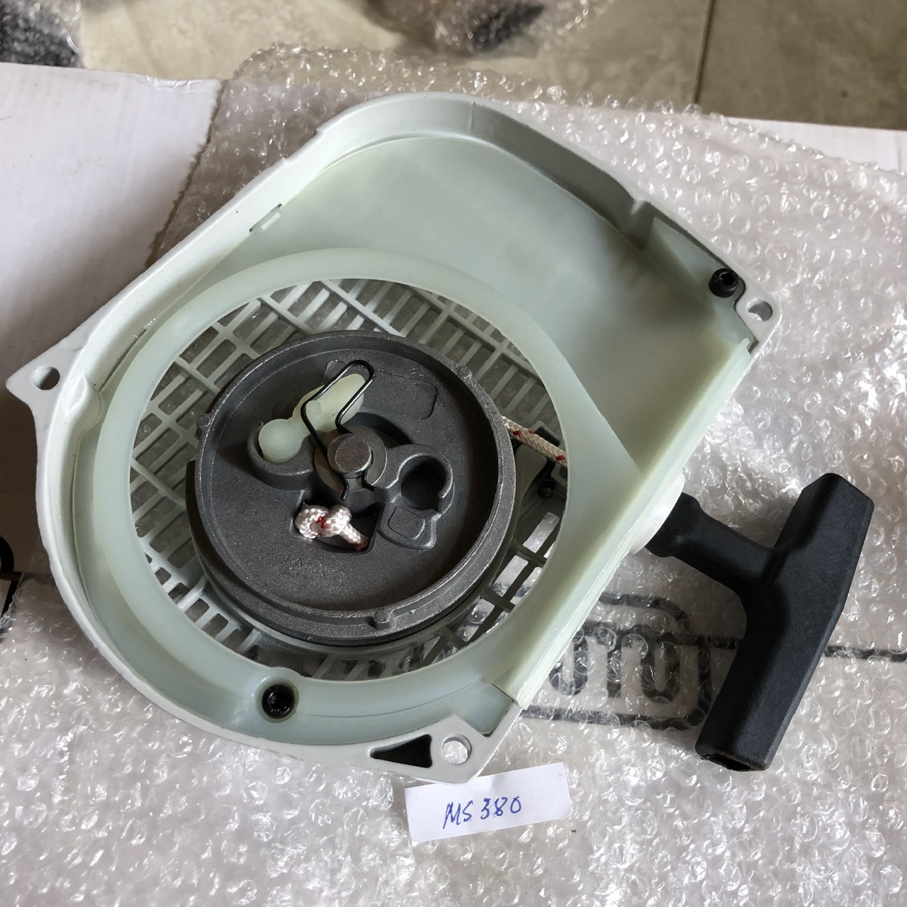 Ốp giật  dùng cho máy cưa xích  STILH 038 MS380 MS381