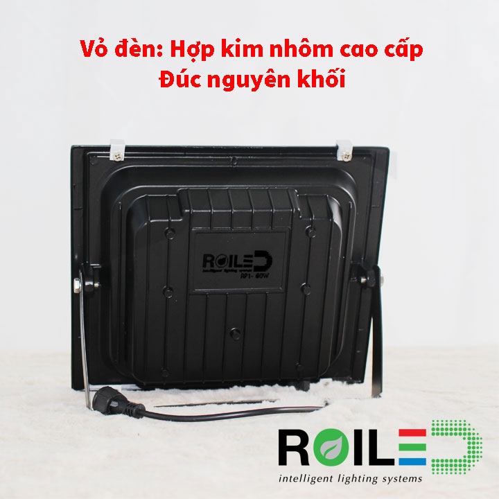 Đèn pha năng lượng sáng trên 14h, chính hãng Roiled RP1-60W