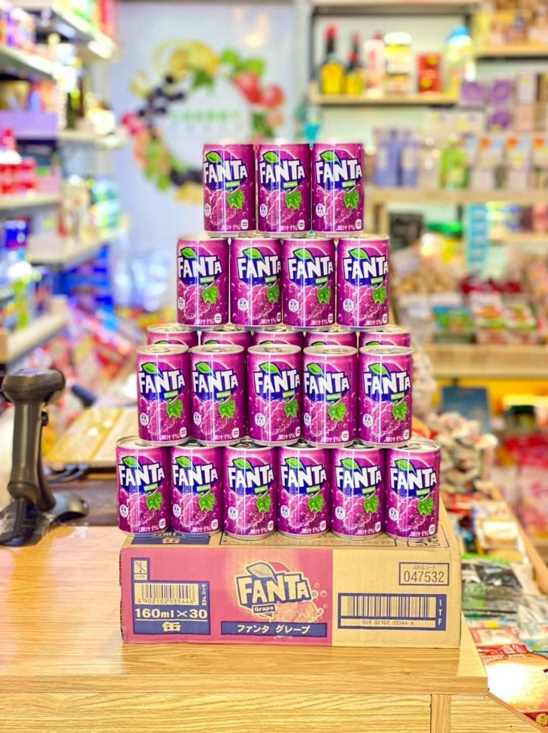 Thùng 30 lon Nước Giải Khát Có Ga Fanta Mini Vị Nho 160ml - Hàng nội địa Nhật