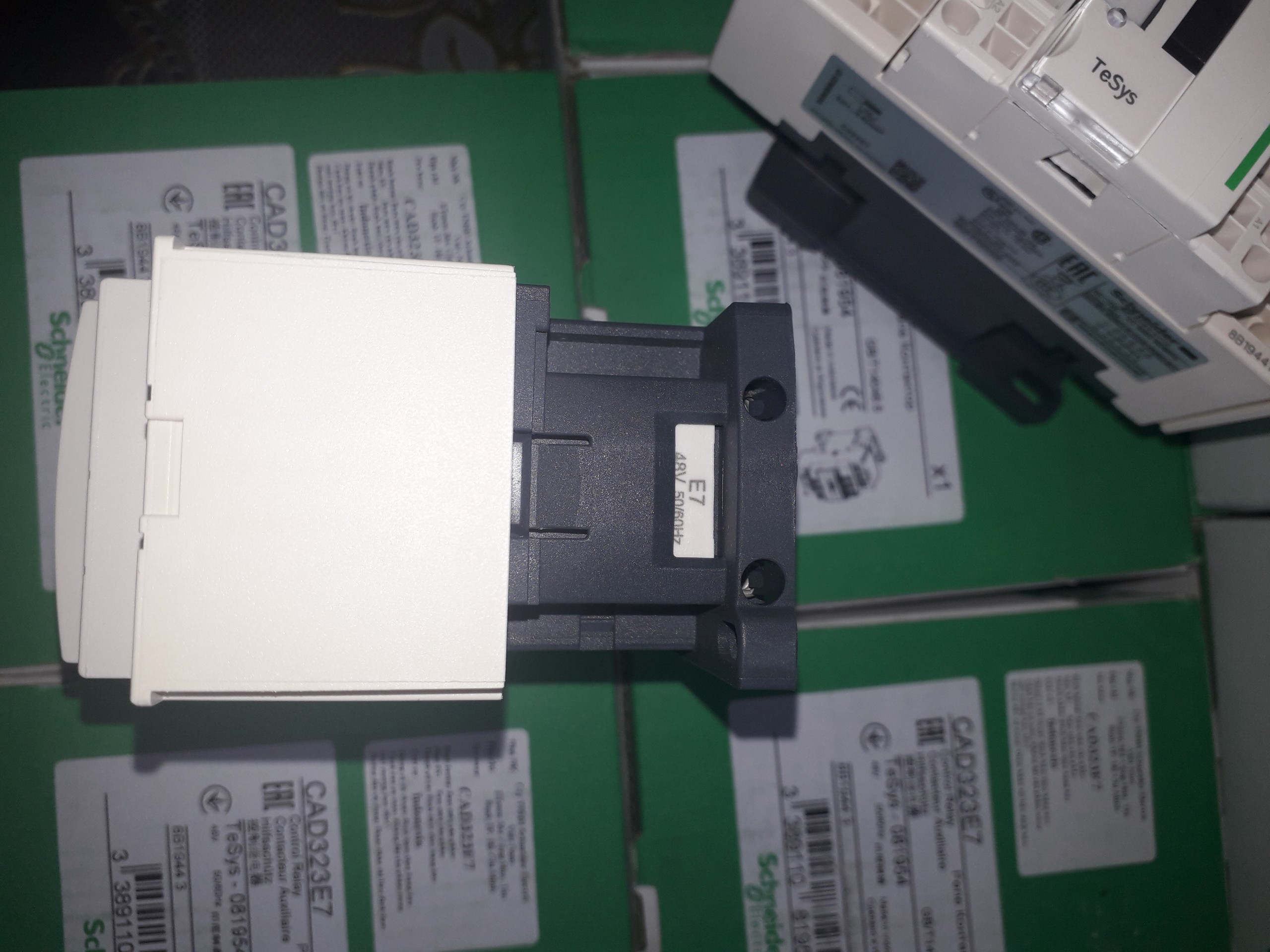 Rờ le Điều Khiển 3No+2Nc 48VAC CAD32E7 Schneider