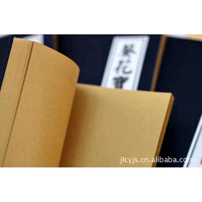 Vở cổ trang:Kích thước 15x22cm,- Chất liệu: giấy cổ- Bìa màu, được đóng thắt bằng dây dù- có treo tua dù- Dày 72 tờ.