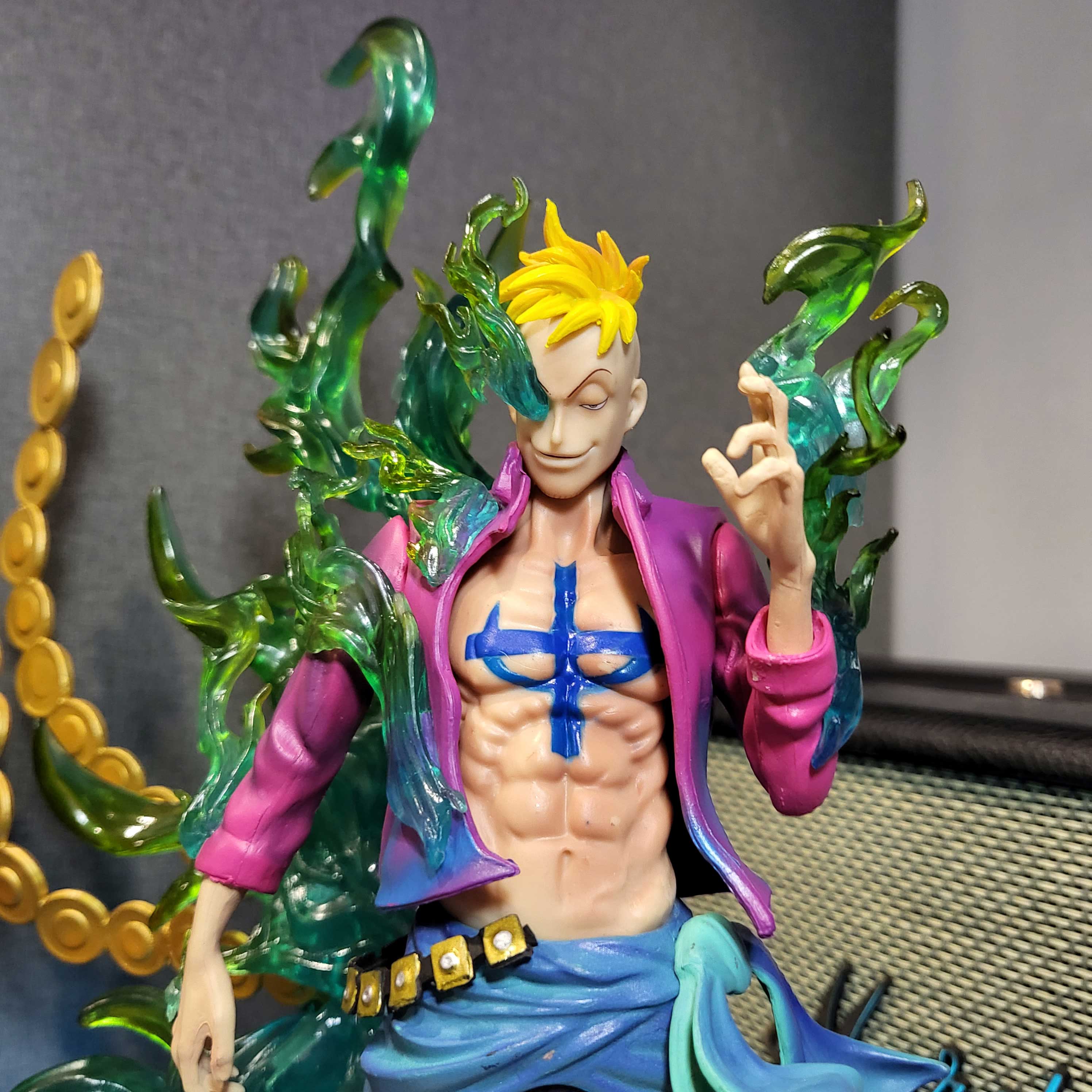 Mô hình Marco Phượng Hoàng 34 cm có LED usb - One Piece