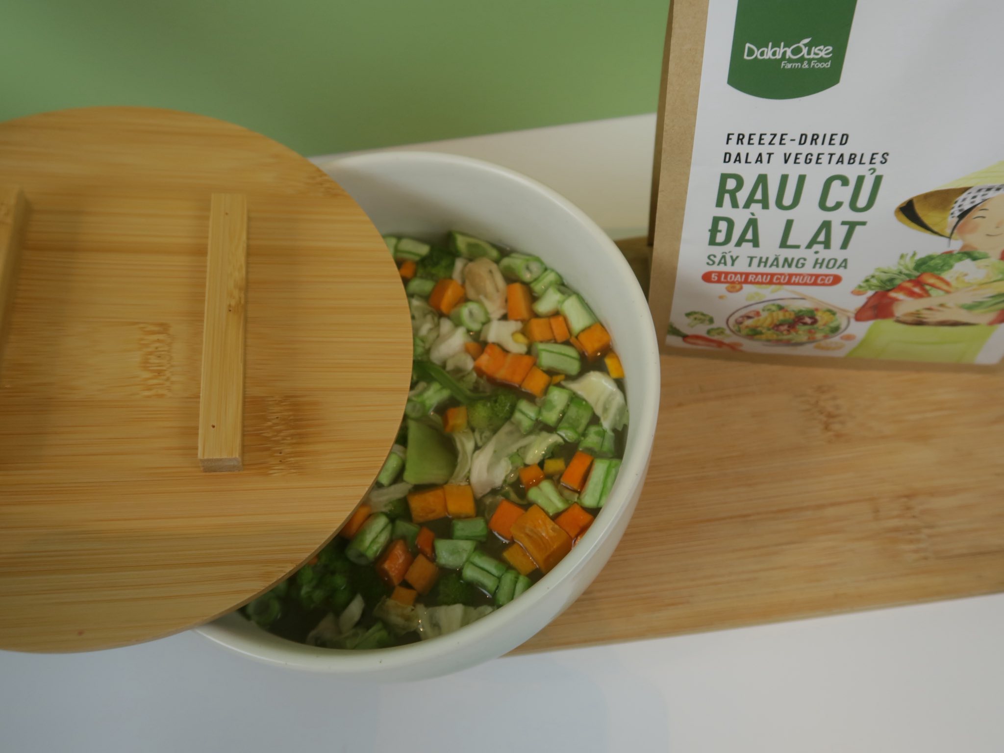 Rau củ đà lạt hữu cơ sấy thăng hoa 50gr - 5 loại rau củ hữu cơ tiện lợi, dinh dưỡng