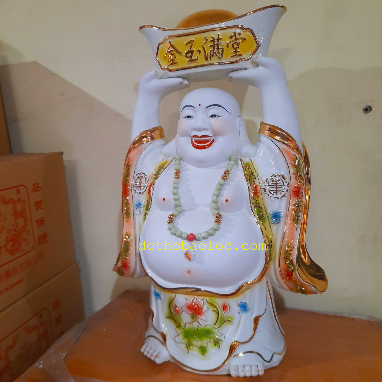 Tượng Phật Di Lặc nâng thỏi vàng phong thủy bằng gốm sứ cao cấp cao 62cm