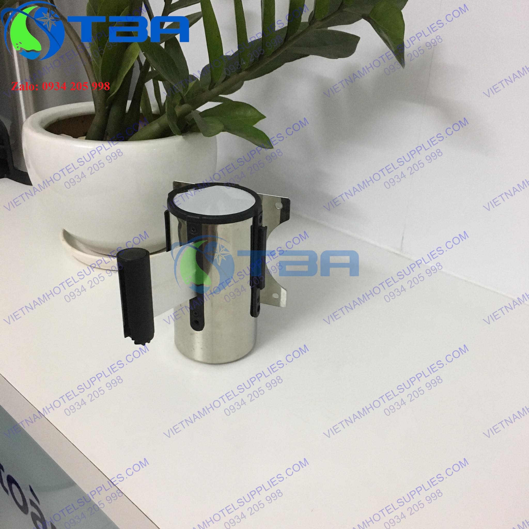 Trụ chắn 5m inox gắn tường dây căng màu trắng chất lượng cao