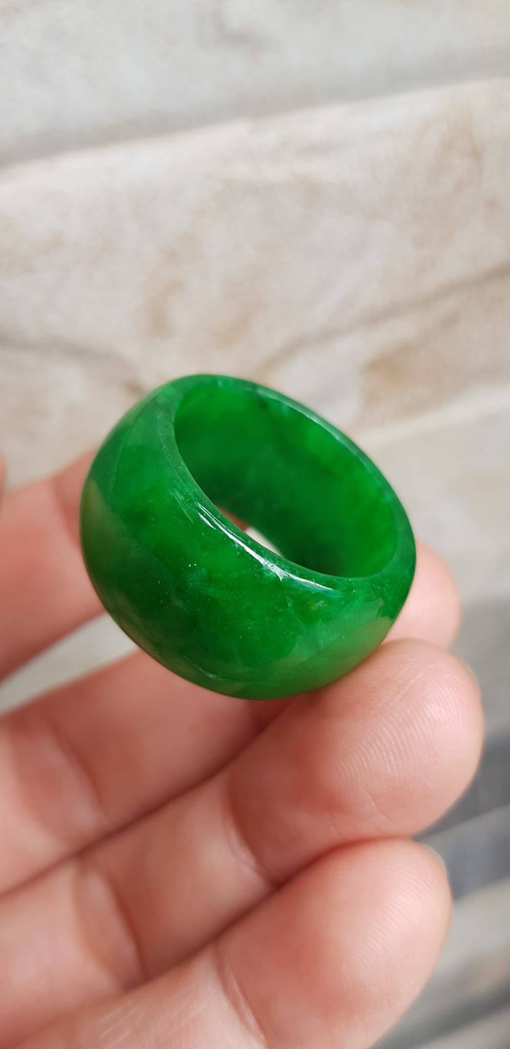 Nhẫn Nam Đá cẩm thạch Xanh tươi bóng đẹp Nhẫn ni 20mm x Cao 14mm x dầy 4mm Hợp nam mệnh mộc mệnh hỏa mệnh Thủy đeo nhẫn ni 20mm đẹp ạ