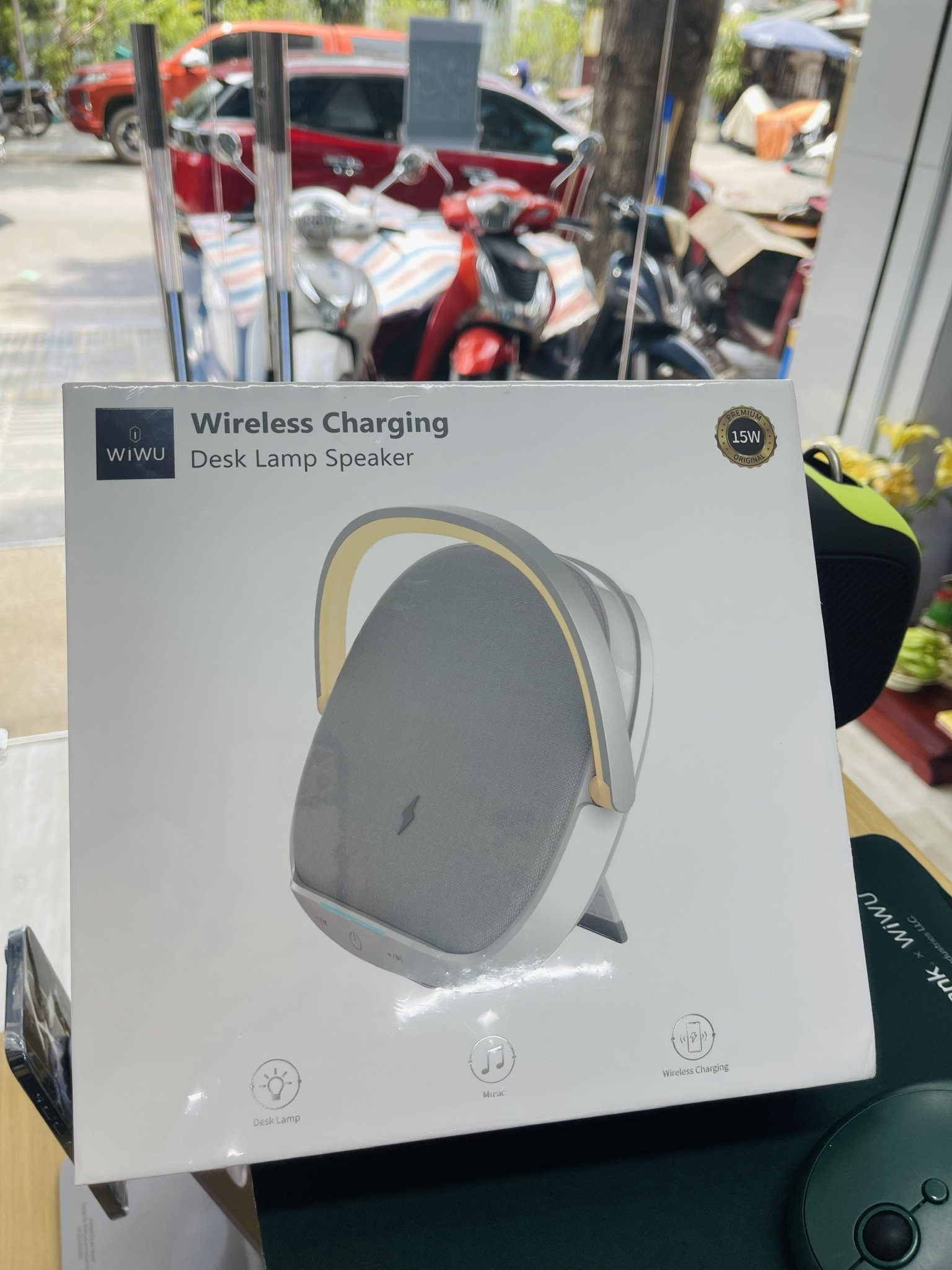 Loa Wiwu Wireless Charging Desk Lamp Speaker Y1 Dành Cho Các Thiết Bị Có Bluetooth Có Đèn, Sạc Không Dây - Hàng Chính Hãng