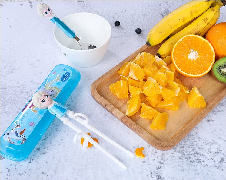 Set 3 món muỗng, đũa tập ăn inox 3D kèm hộp đựng hình Frozen màu xanh cho các bé ăn uống - 70P8NDP2189