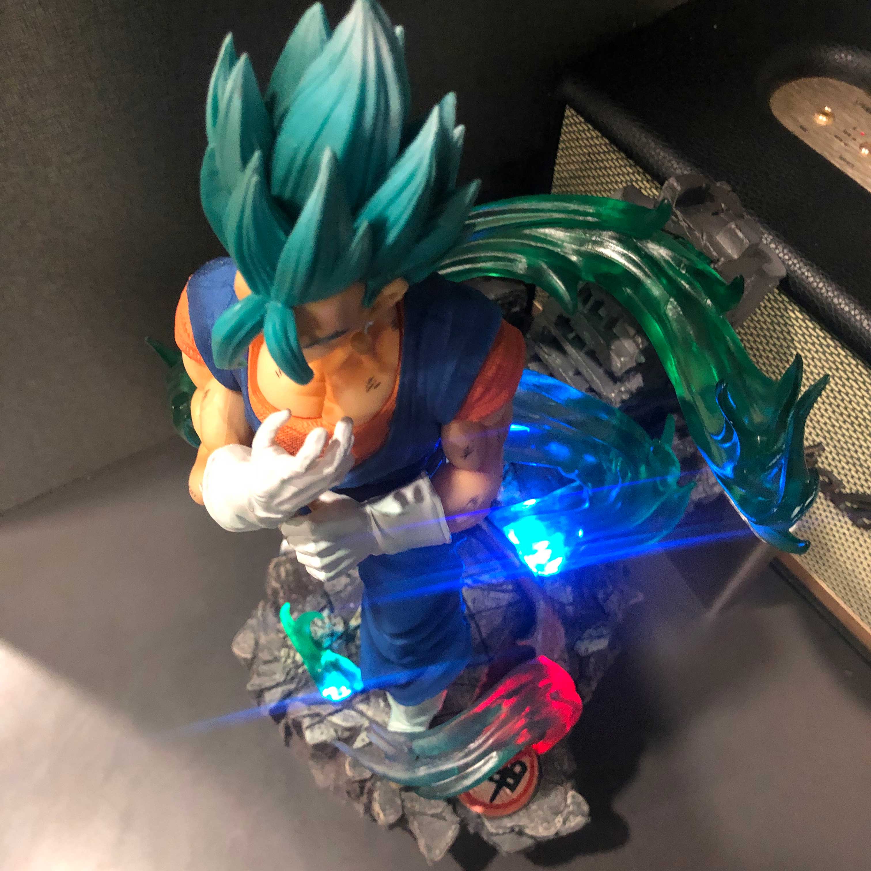 Mô hình Vegito super saiyan blue có LED 40 cm - Dragon Ball