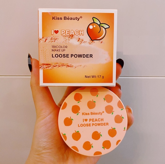 Một Hộp Phấn Phủ Dạng Bột Ba Ngăn Kiss Beauty Peach Tặng Kèm Bông Phấn 