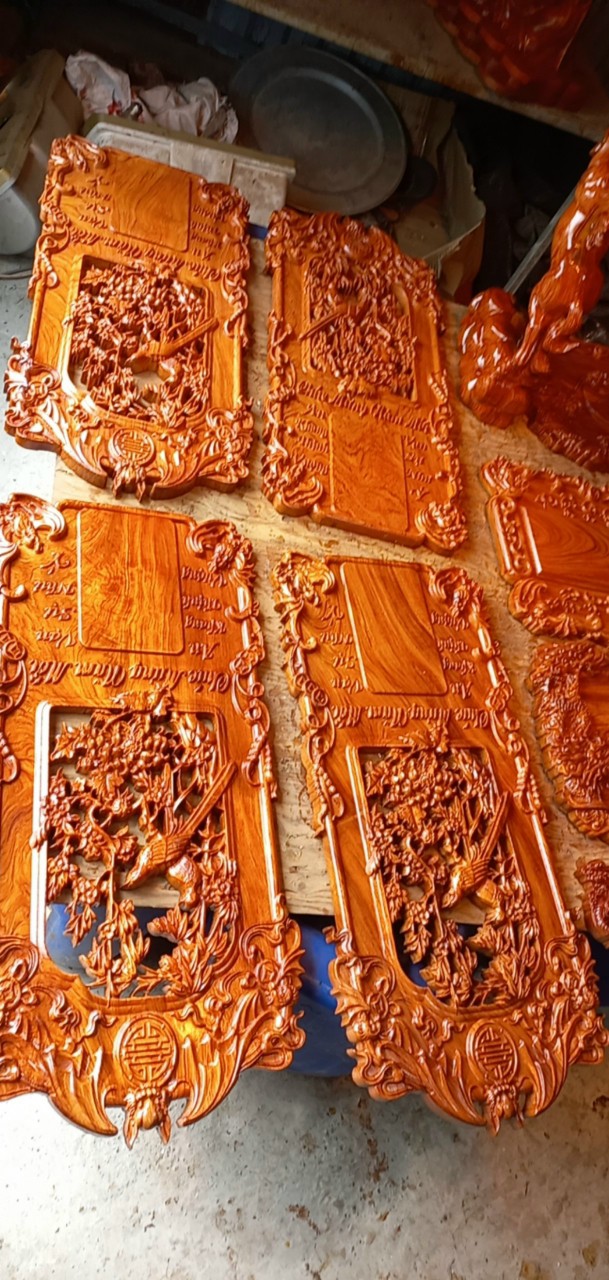Độc lịch treo tường bằng gỗ hương đá kt 80×40×3cm