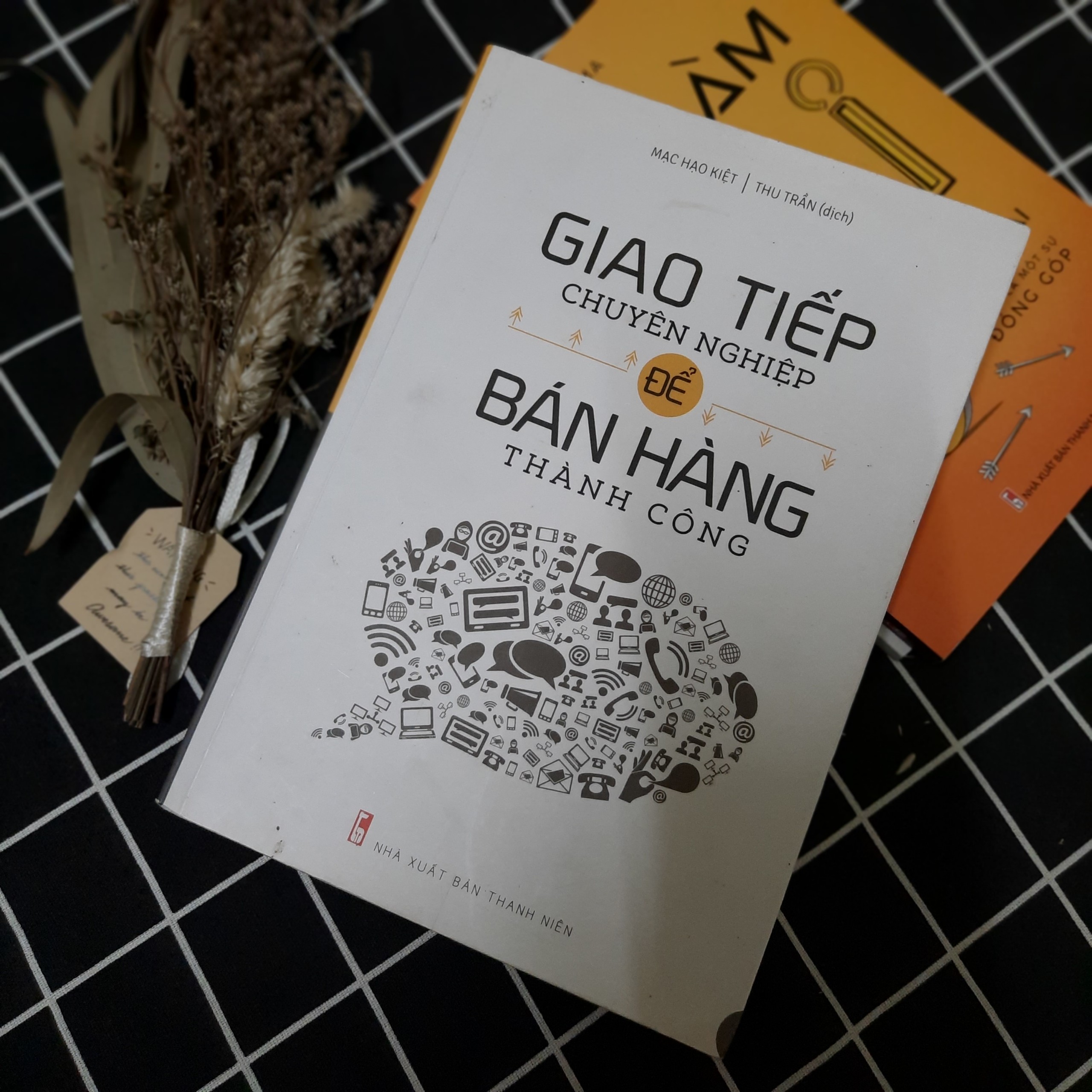 Combo 3 cuốn: Những Cấm Kị Khi Giao Tiếp Với Khách Hàng + Chào Hàng Chuyên Nghiệp Để Bán Hàng Thành Công + Giao Tiếp Chuyên Nghiệp Để Bán Hàng Thành Công