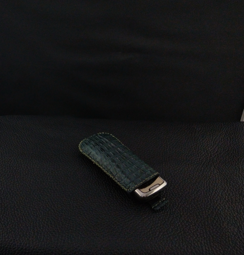 Bao da dây rút nokia 8800 da cá sấu thật - Da hông bạch tạng - Hàng nhập khẩu