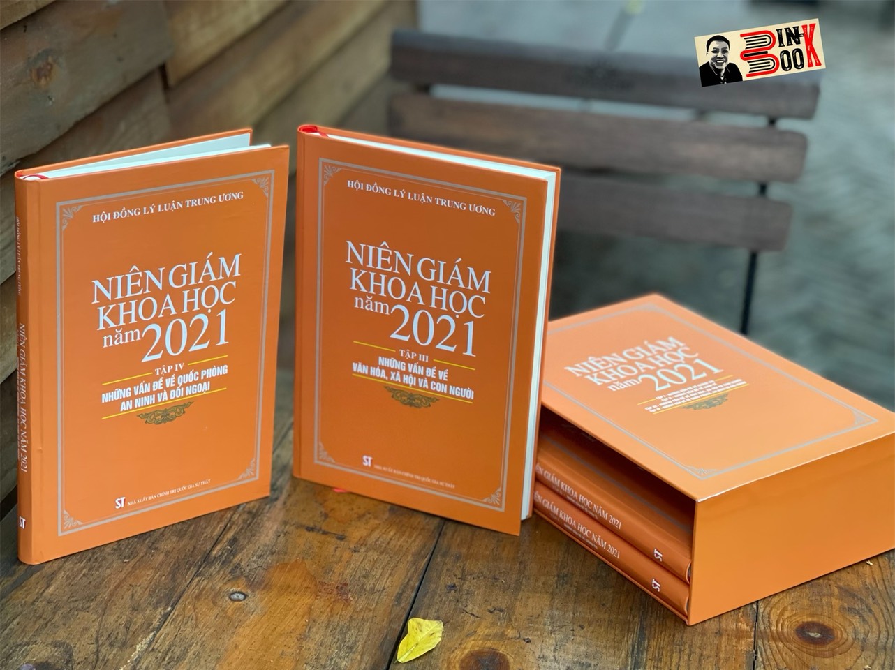 NIÊN GIÁM KHOA HỌC NĂM 2021:Tập I - Những vấn đề về chính trị; Tập II - Những vấn đề về kinh tế;  Tập III - Những vấn đề về văn hóa, xã hội và con người; Tập IV - Những vấn đề về qu.ố.c p.h.ò.n.g, an ninh và đối ngoại