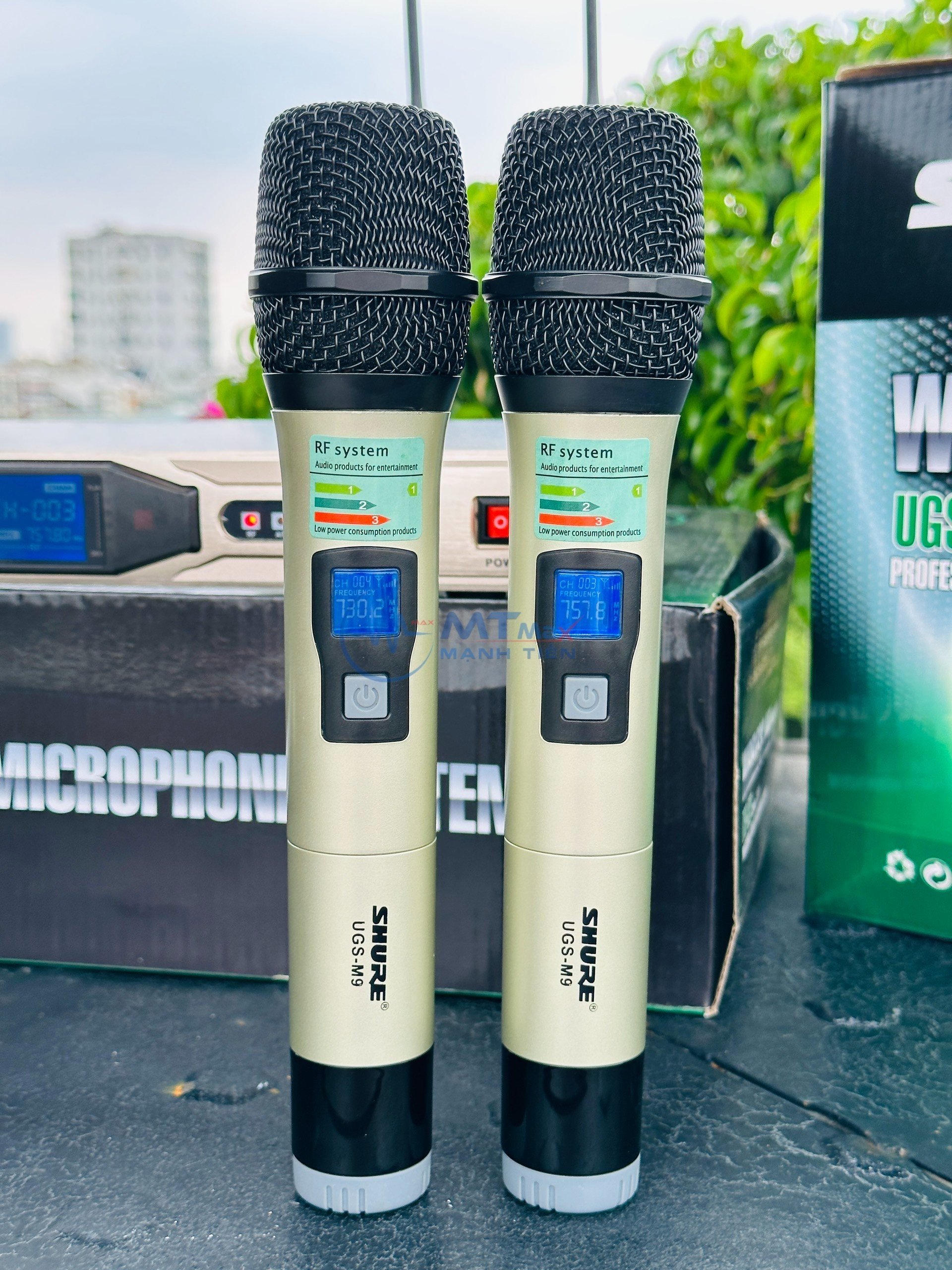 Micro Đầu Thu Lớn SHURE UGS M9 - Siêu Phẩm Micro Karaoke 4 Râu Cao Cấp Giá Rẻ Lọc Âm Nâng Giọng Chống Hú Rè Cực Tốt Bắt Sóng Xa Đến 100m hàng chính hãng