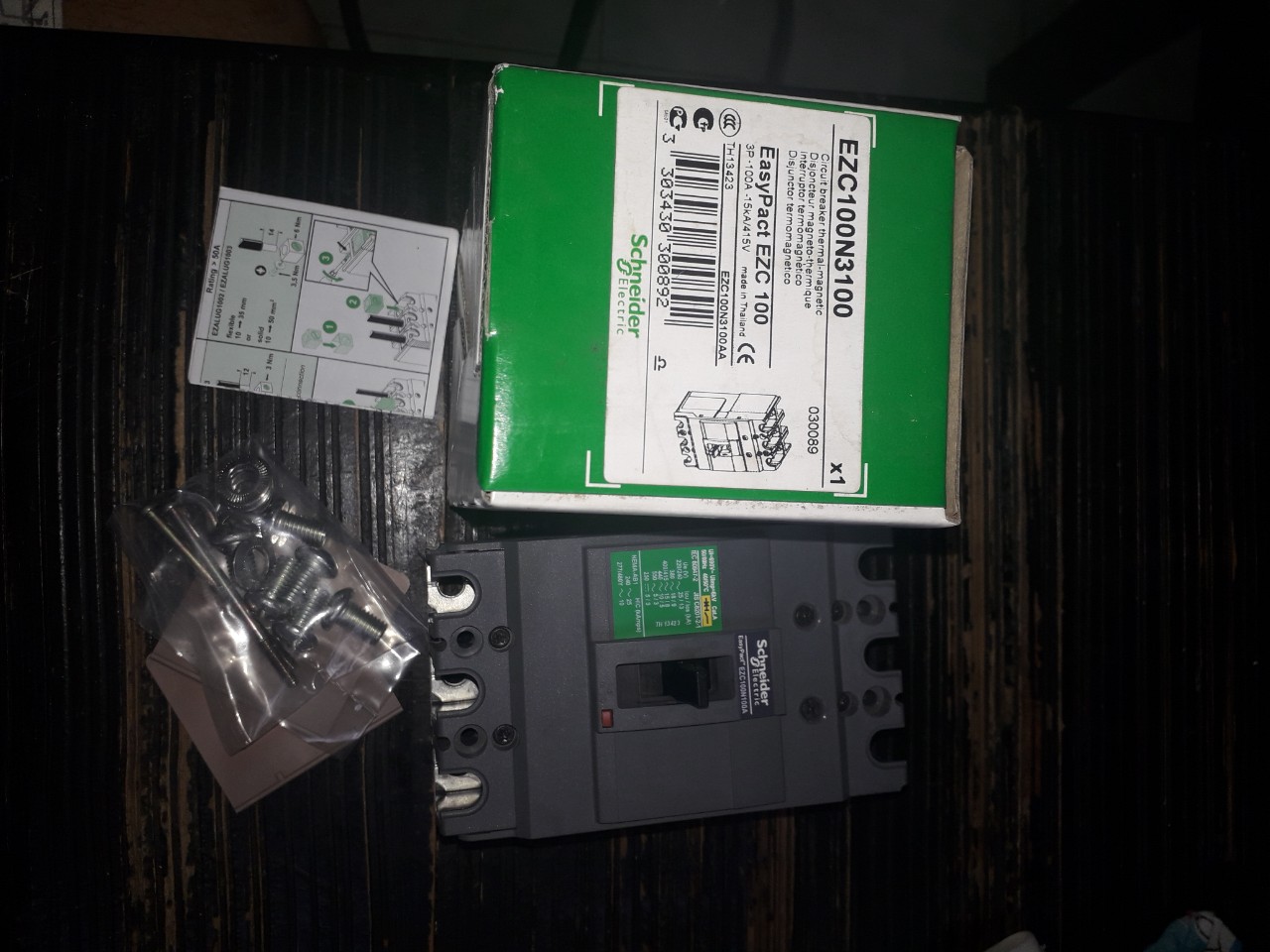 Cầu dao EZC100N3100 3p 100a 15kA