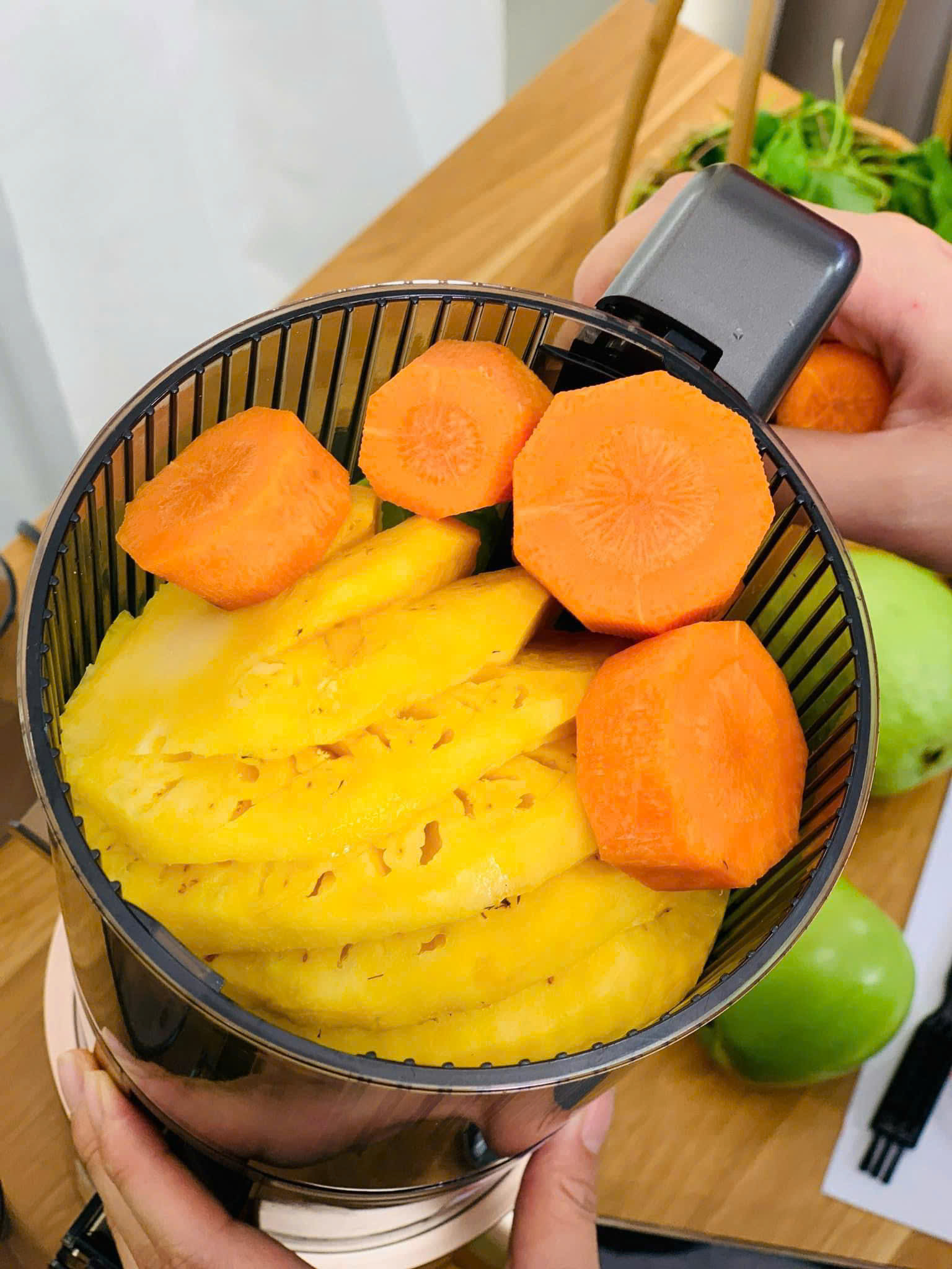 [Hàng chính hãng] Máy ép chậm UNIE USJ866 - Công nghệ “ép” tươi không sinh nhiệt - Ống tiếp liệu lớn nhất đường kính 120mm - Rãnh kép siêu nhỏ, ép kiệt bã và giữ lượng chất xơ tốt cho sức khỏe
