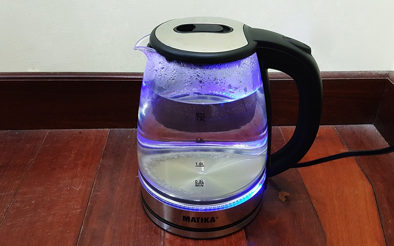 [Hàng chính hãng]Ấm Siêu Tốc Thủy Tinh 1.8L Matika MTK-35 Công Suất 1800W Thiết Kế Hiện Đại Trong Suốt Đun Nước Siêu Nhanh Có Đèn Led Khi Sôi