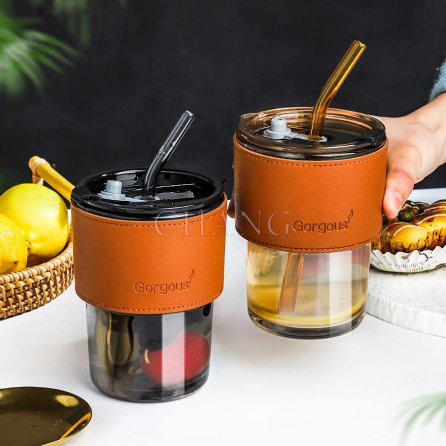 Cốc Uống Nước Có Ống Hút, Ly Thuỷ Tinh Vỏ Da Có Nắp Và Ống Hút Dung Tích 420ML Và 450Ml Chịu Nhiệt -10 độ C đến 110 độ C