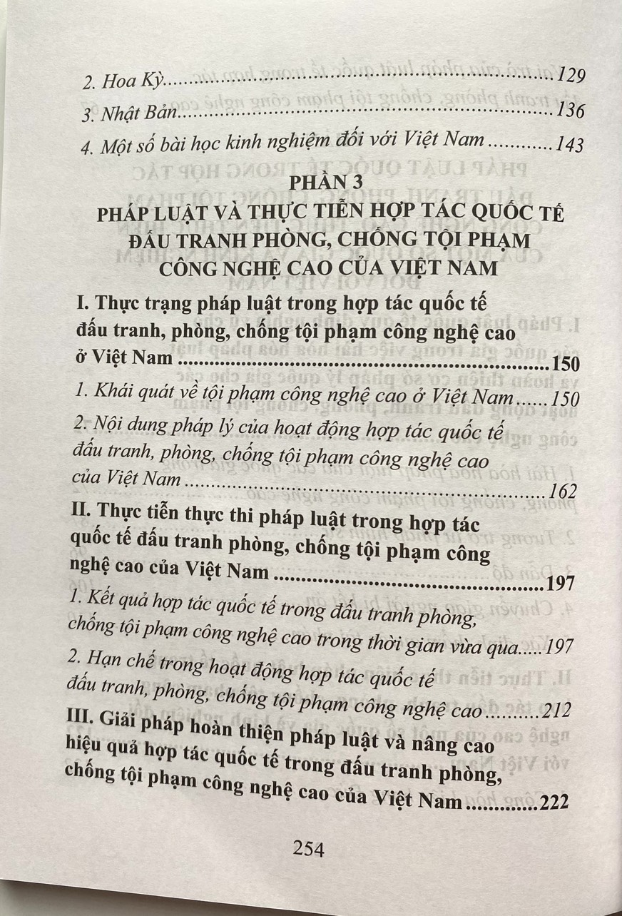 Sách- Pháp luật quốc tế trong hợp túc đấu tranh phòng, chống tội phạm công nghệ cao và những vấn đề đặt ra đối với Việt Nam