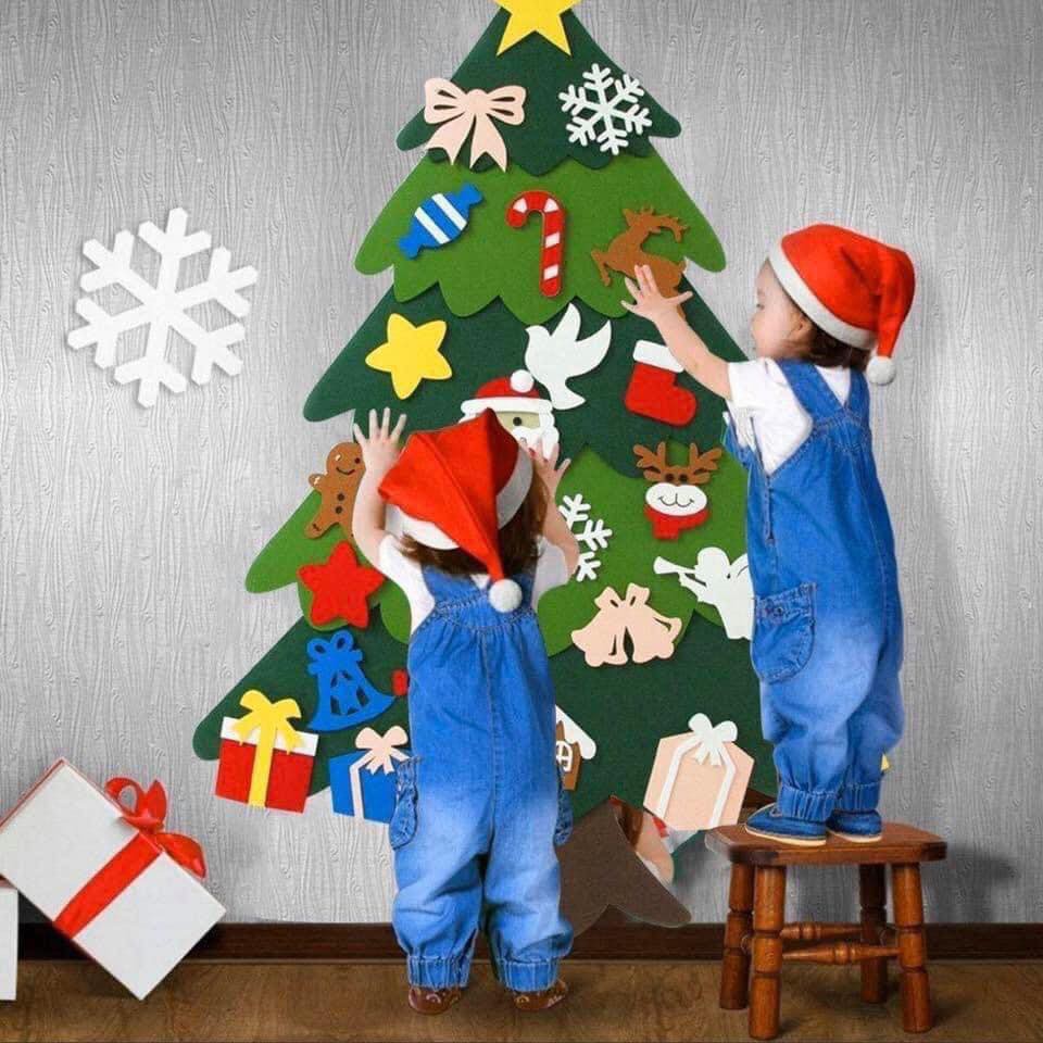 CÂY THÔNG NOEL DÁN TƯỜNG BẰNG VẢI DẠ TẶNG KÈM PHỤ KIỆN TRANG TRÍ