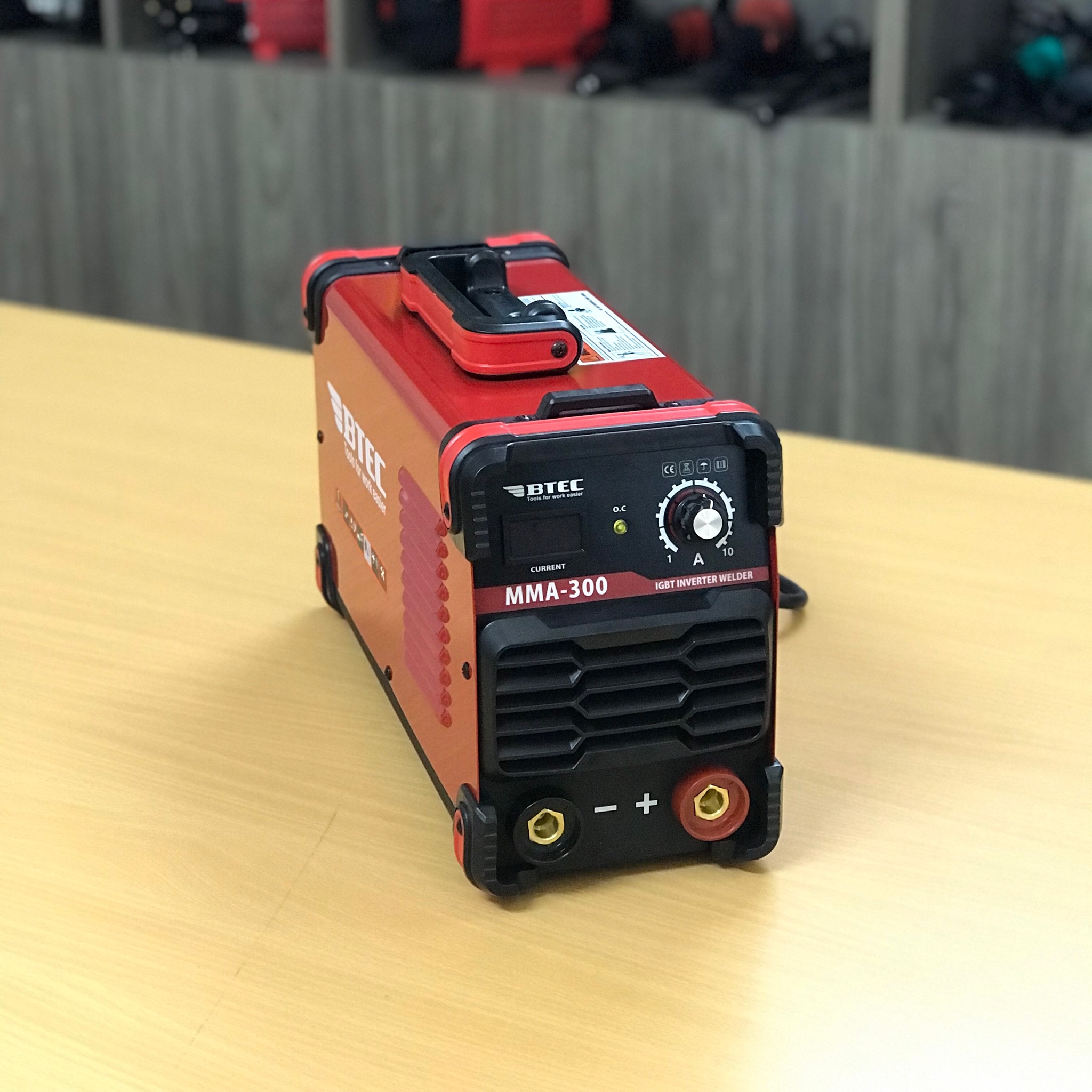 MÁY HÀN QUE ĐIỆN TỬ 300A CHUYÊN KÉO QUE 4MM BTEC MMA-300 - HÀNG CHÍNH HÃNG