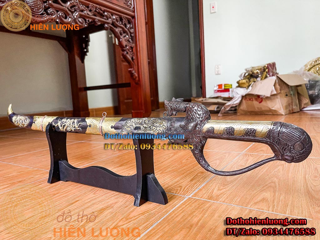 K iếm Đồng Phong Thủy Dài 60cm và 80cm Màu Nâu Đẹp Có Giá Đỡ Gỗ