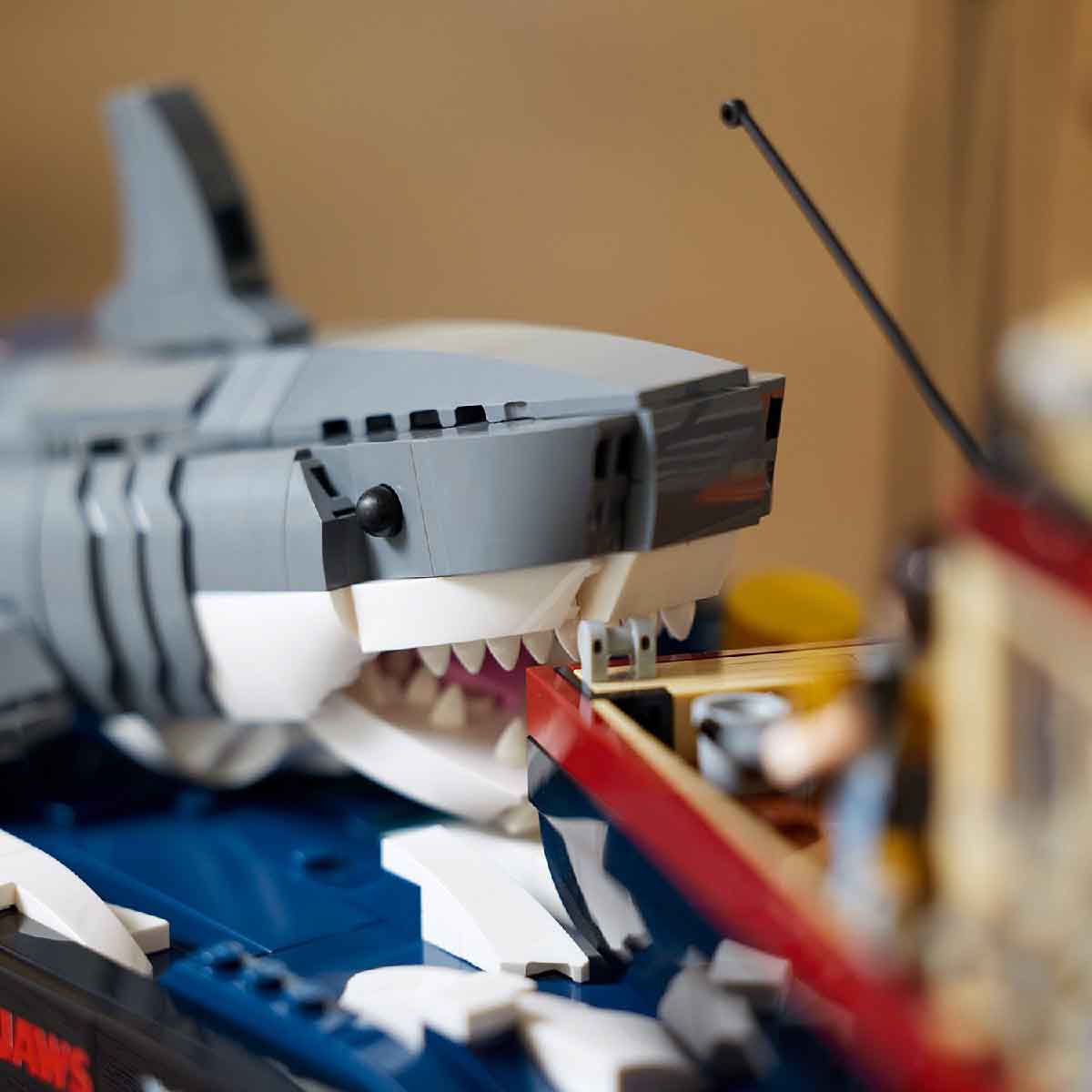 LEGO IDEAS 21350 Đồ Chơi Lắp Ráp Hàm Cá Mập  (1497 chi tiết)