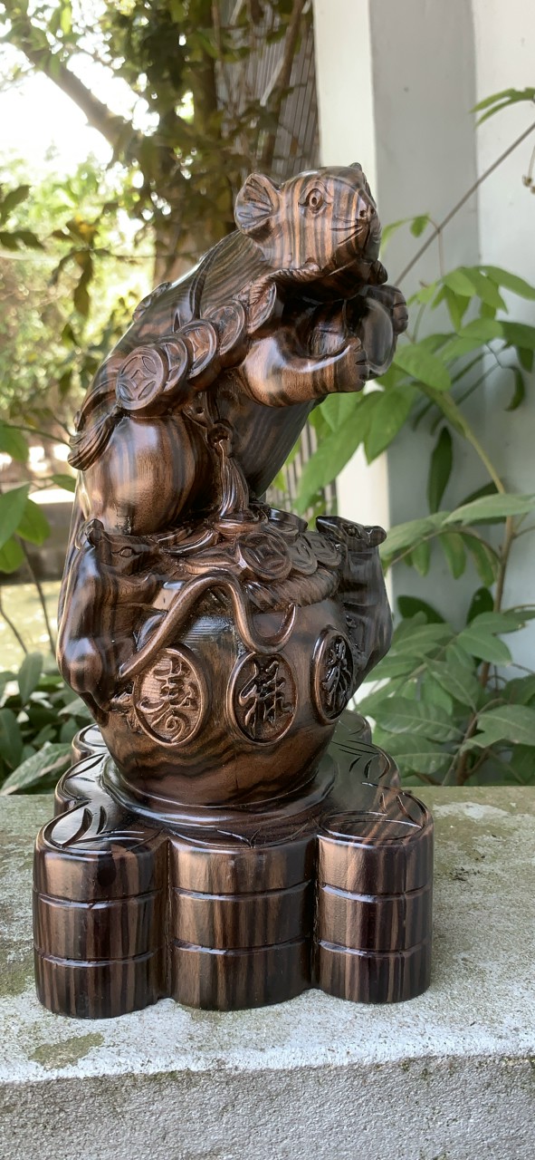 Tượng con chuột phong thủy tài lộc bằng gỗ mun hoa tuyệt đẹp kt 30×14×14cm