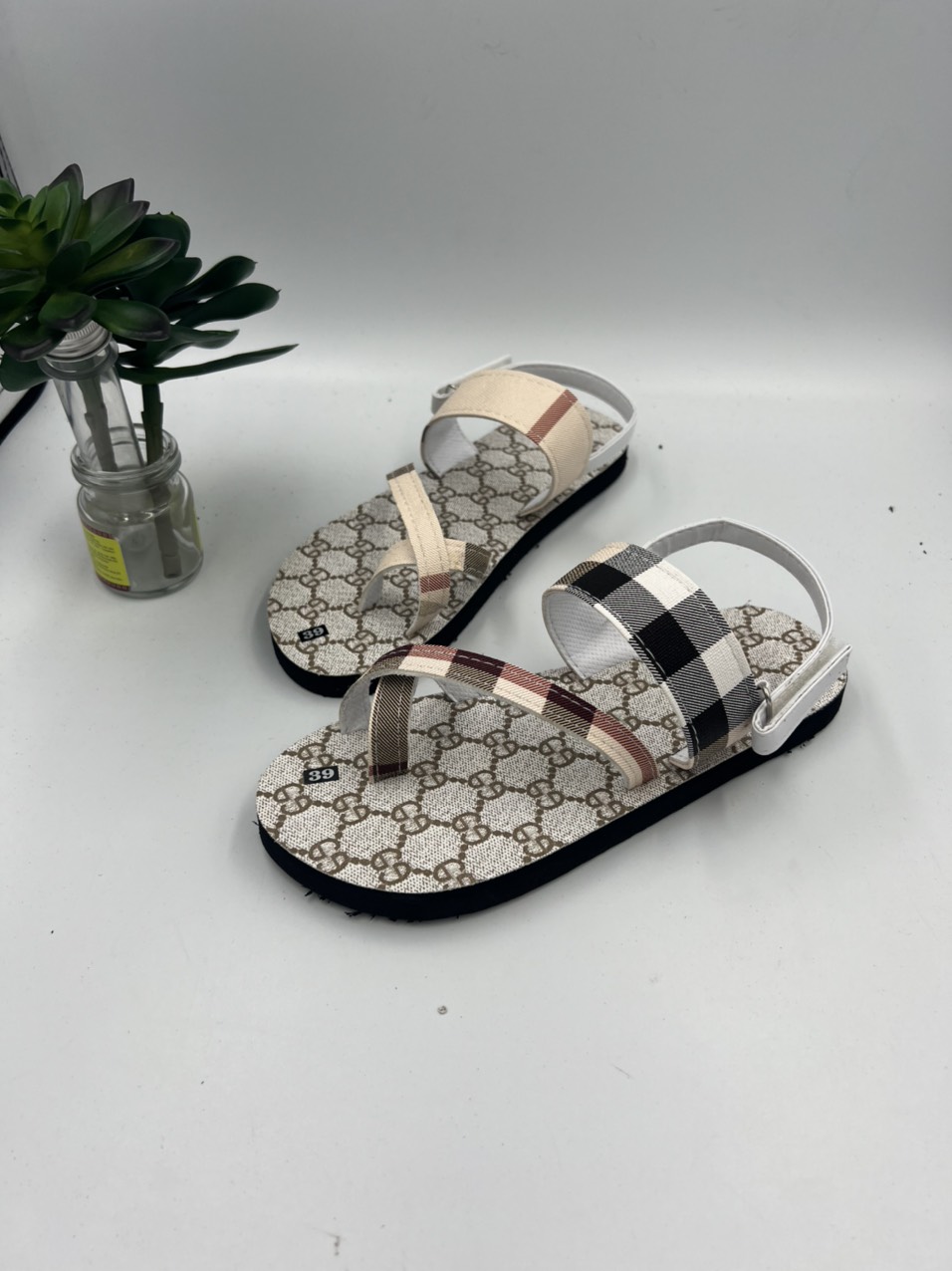 Sandals nữ đế kem mờ gg quai sọc vàng