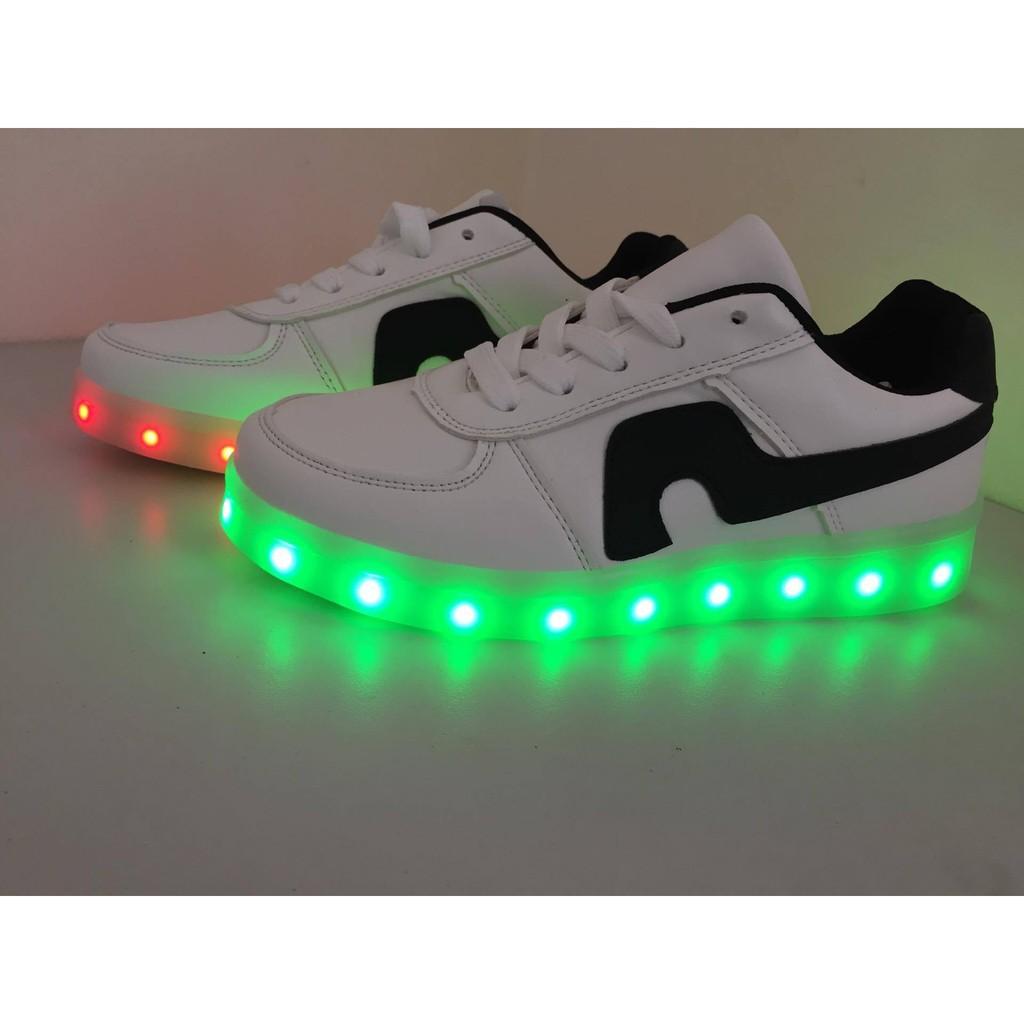 GIÀY PHÁT SÁNG VẠCH CONG ĐEN SÁNG 7 MÀU CỰC ĐẸ