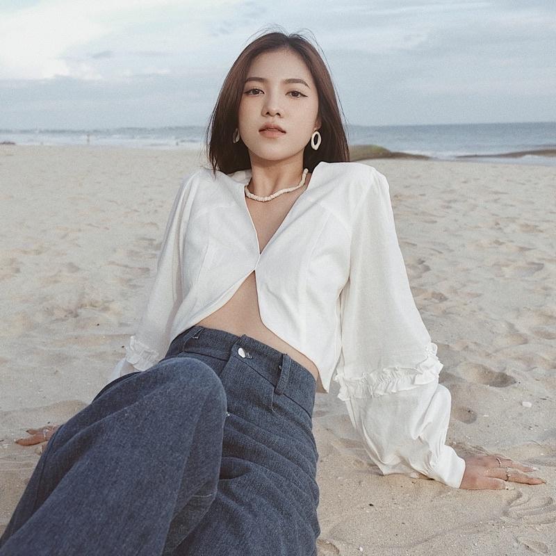Áo kiểu LAMUSE dáng croptop tay phồng (Dakota Blouse