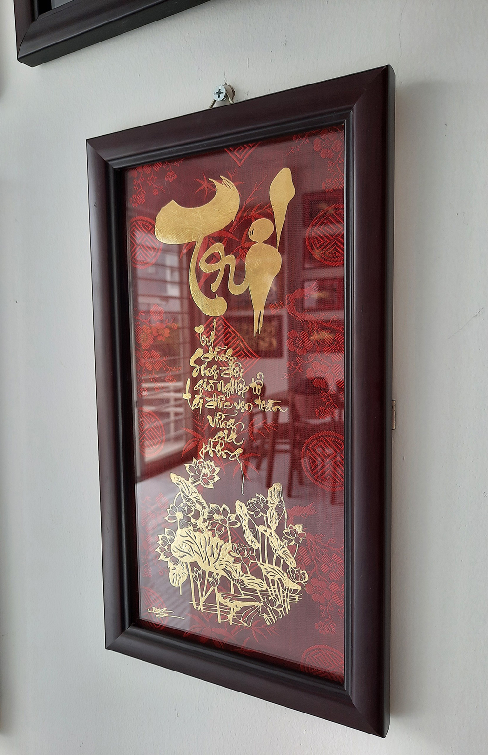 Tranh thư pháp chữ Trí dát vàng