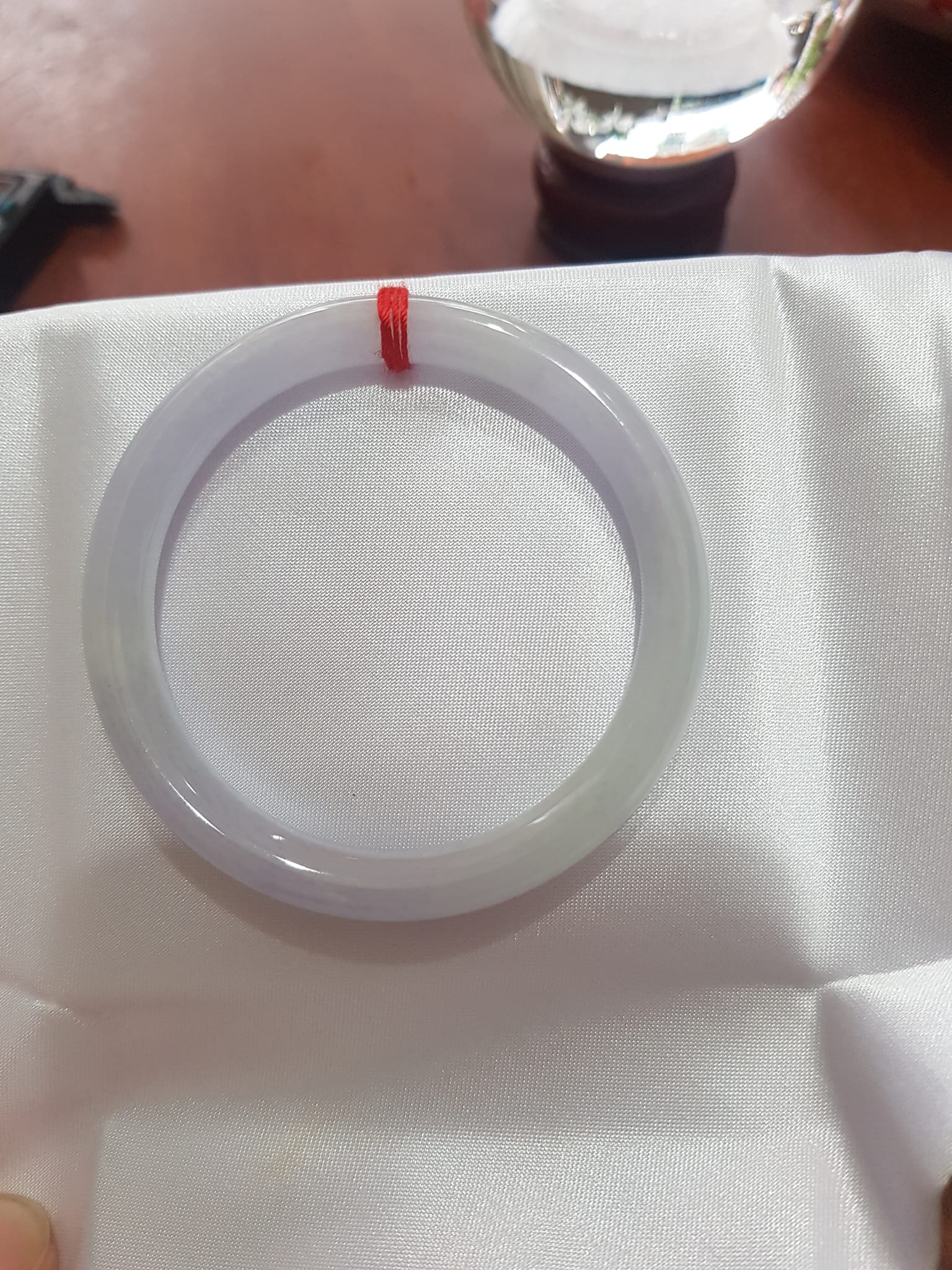 Vòng cẩm thạch Tự nhiên Tím A Trắng 49mm x 6,8mm Vòng màu tím nhẹ trắng vòng đẹp Nữ mệnh Kim Thủy 45kg - 50kg ạ