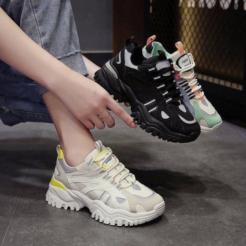 GIÀY THỂ THAO VÂN NHIỀU MÀU - 4P