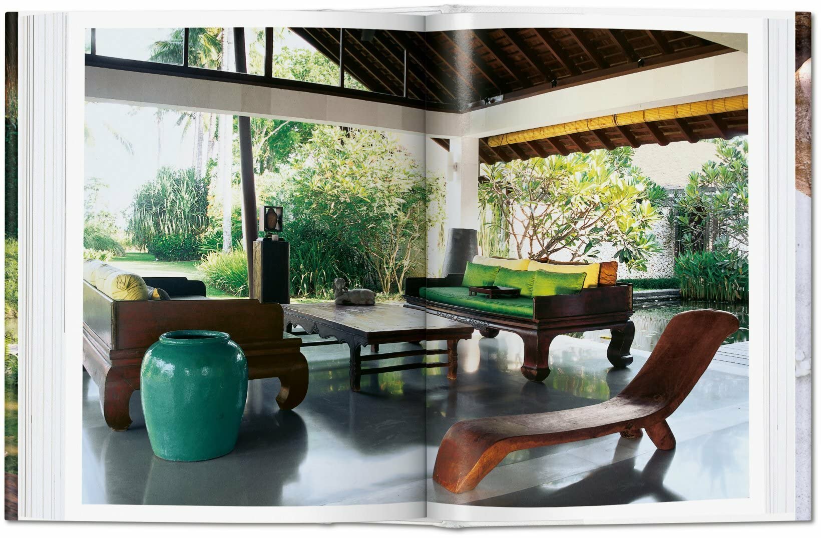 Artbook - Sách Tiếng Anh - Living in Bali. 40th Ed.