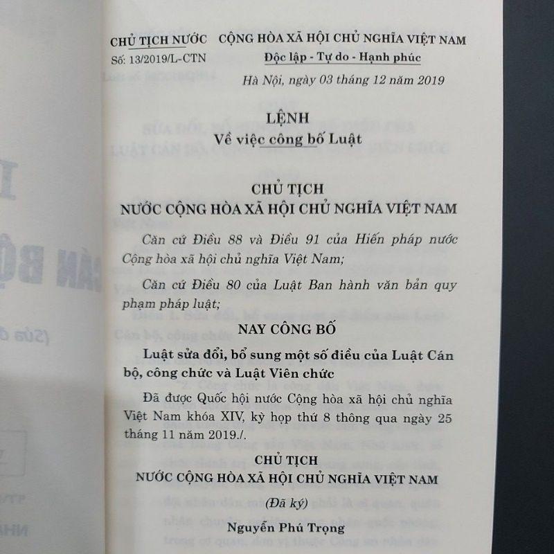 Sách - Luật cán bộ công chức (NXB Tư Pháp)