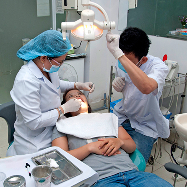 Răng sứ Titan tại Hệ thống nha khoa Hợp Nhất