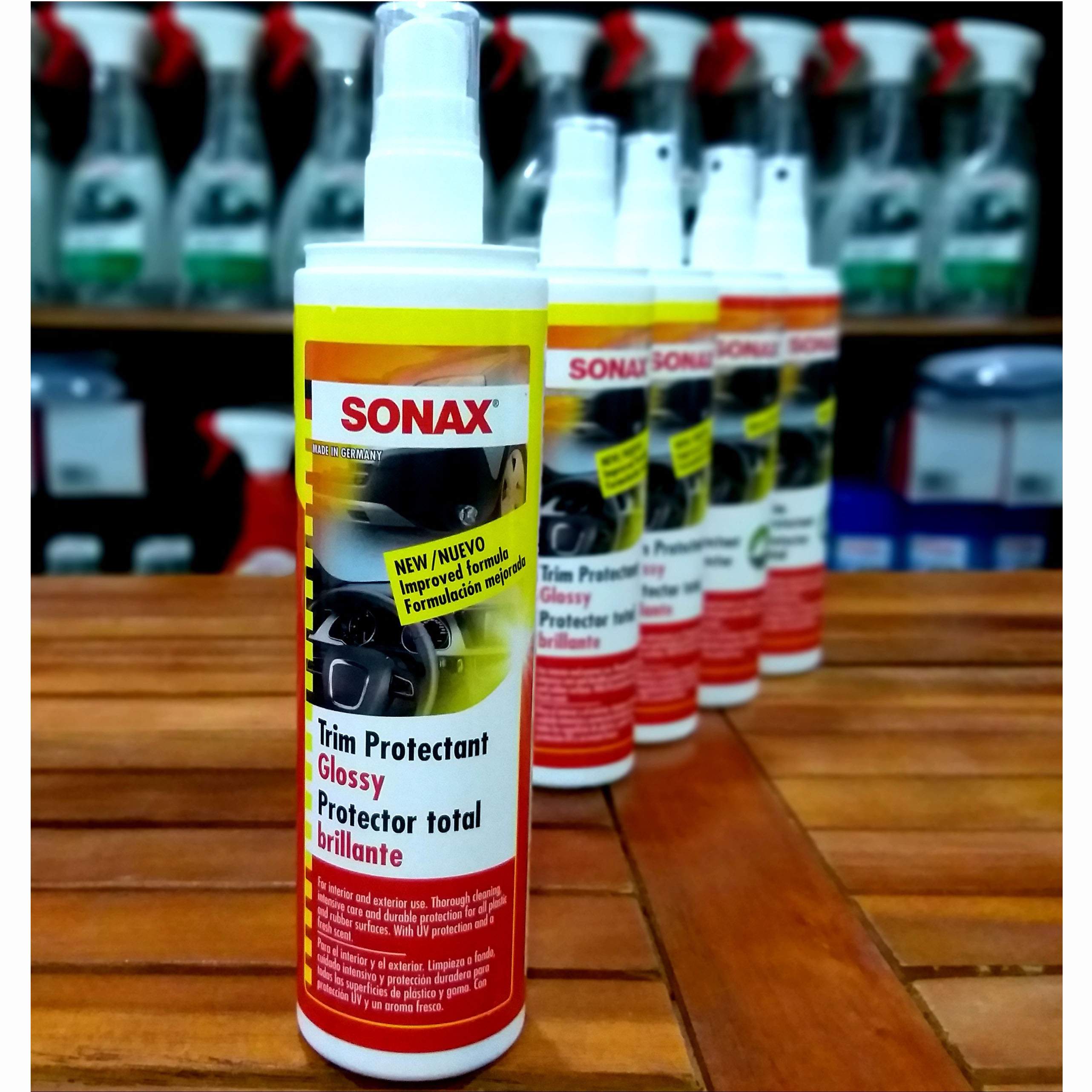Nhũ Dịch Làm Sạch Và Bảo Quản Nhựa Trong, Ngoài Xe SONAX Trim Protectant high gloss finish (sprayer) 380041 (300 ml)