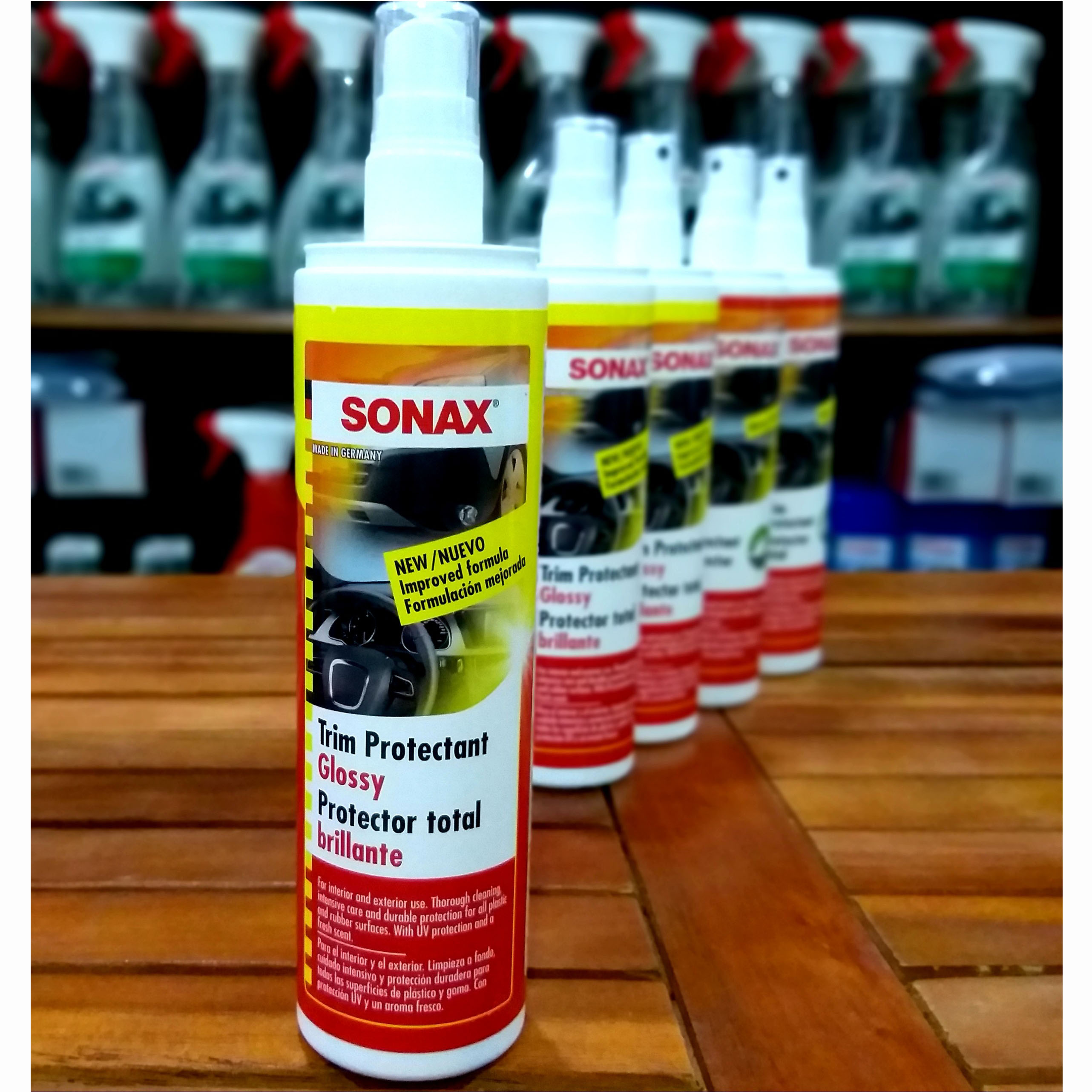 Nhũ Dịch Làm Sạch Và Bảo Quản Nhựa Trong, Ngoài Xe SONAX Trim Protectant high gloss finish 380041