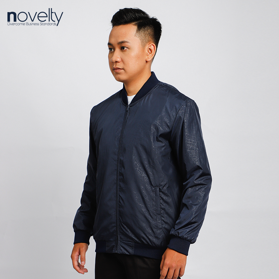 Áo jacket nam không nón họa tiết in chìm kháng nước Novelty xanh đen 2203372