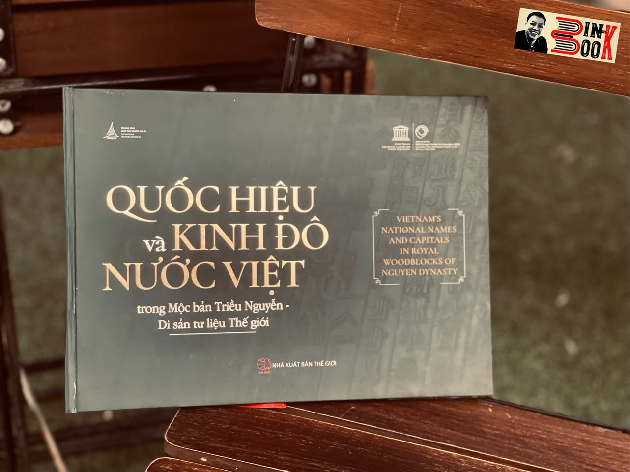 QUỐC HIỆU VÀ KINH ĐÔ NƯỚC VIỆT  trong MỘC BẢN TRIỀU NGUYỄN - BÌA CỨNG - FOIL THÚC NHŨ TÊN SÁCH - BÌNH BOOK