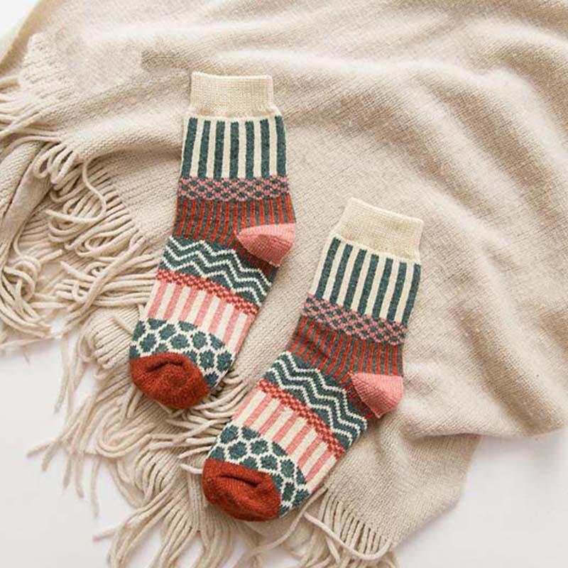 Đôi tất cotton cổ cao họa tiết thổ cẩm với nhiều màu bắt mắt