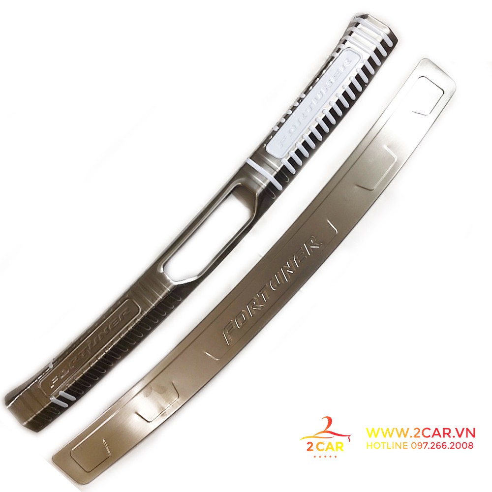 Ốp chống trầy cốp trong, ngoài xe Toyota Fortuner 2017 - 2022 inox cao cấp