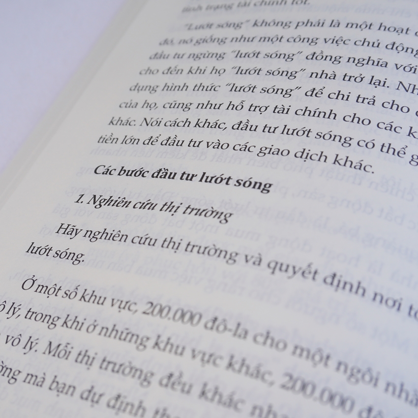 Combo 2 Cuốn Sách Dành Cho Dân Bất Động Sản: Định Hướng Đầu Tư - Triệu Phú Bất Động Sản Tự Thân Và Đầu Tư Bất Động Sản Khôn Ngoan