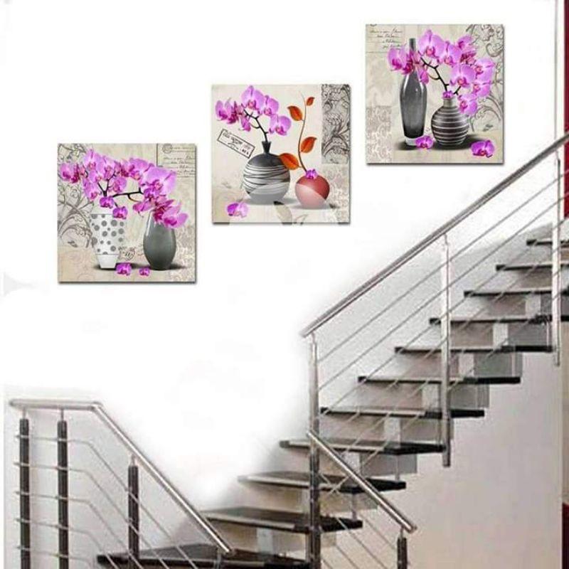 Mẫu tranh treo cầu thang sang trọng và độc đáo