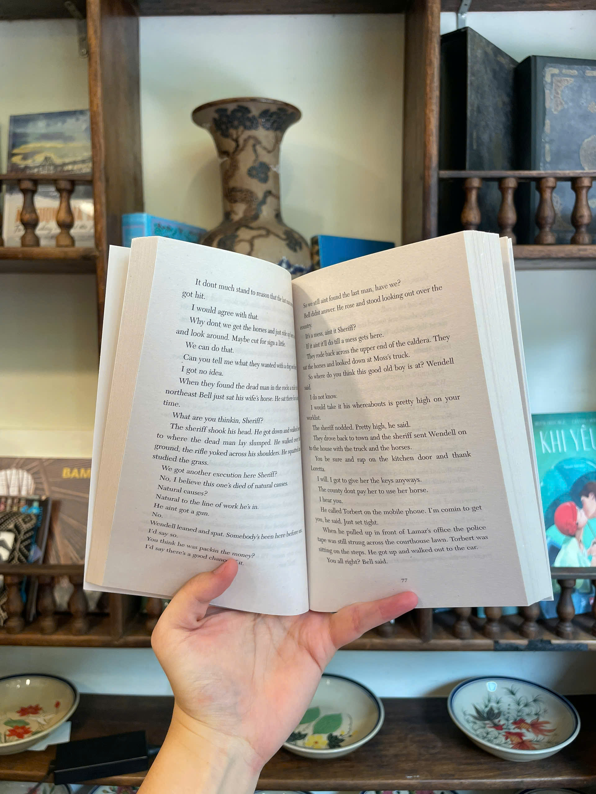 Sách - No Country for Old Men by Cormac McCarthy/ Tiểu thuyết tiếng Anh/ Fiction/ English